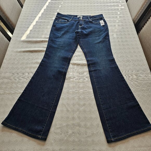 NWT Aeropostale Hailey Flare Jeans Women’s 11/12 Long Dark Wash - Picture 1 of 6